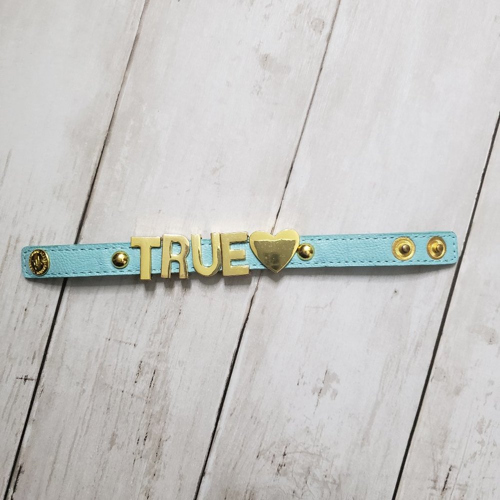 BCBG TRUE Love Aqua Bracelet w/ snap closure